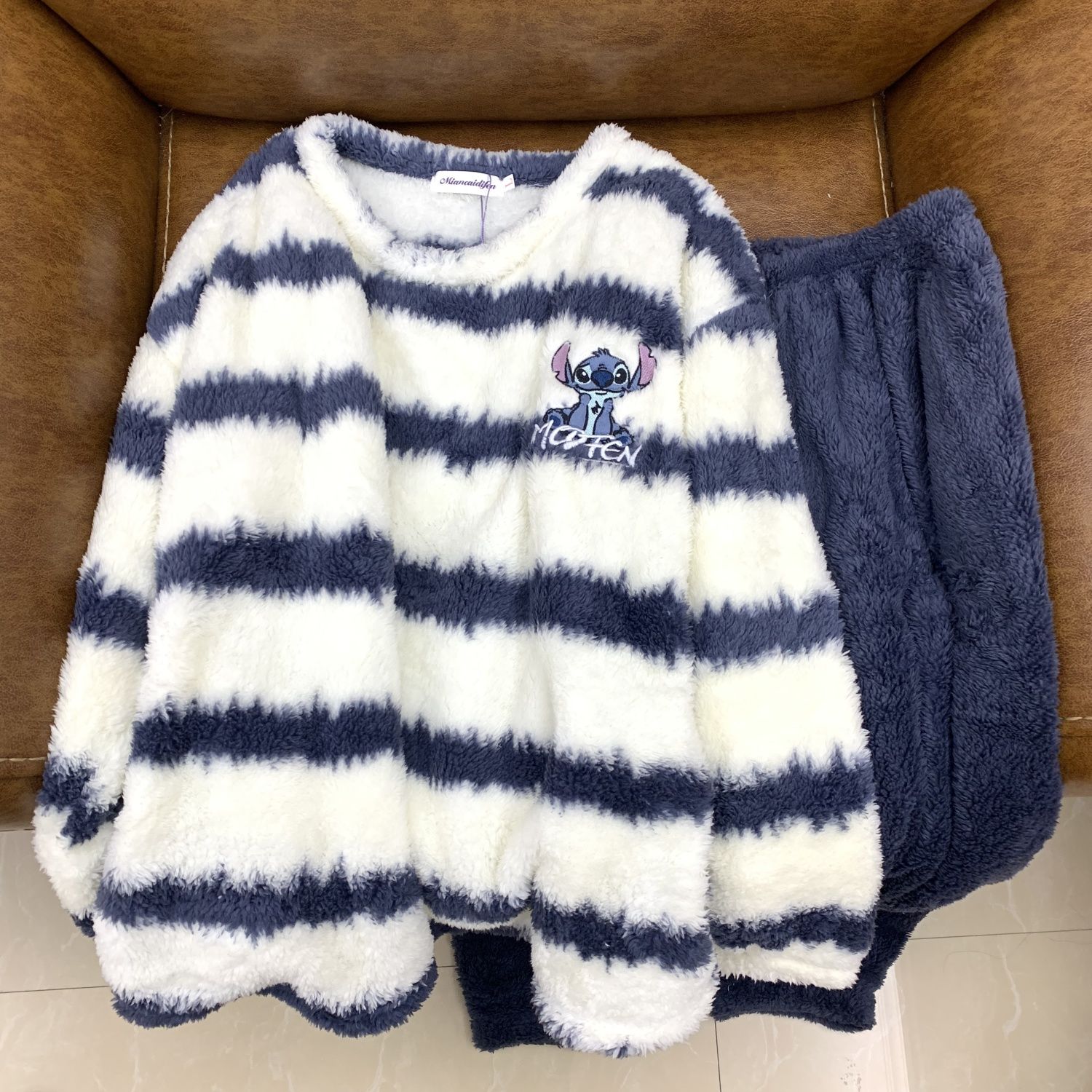 Cute Striped Girls Pajamas Set - đánh giá và giá Winter Clothing Cute